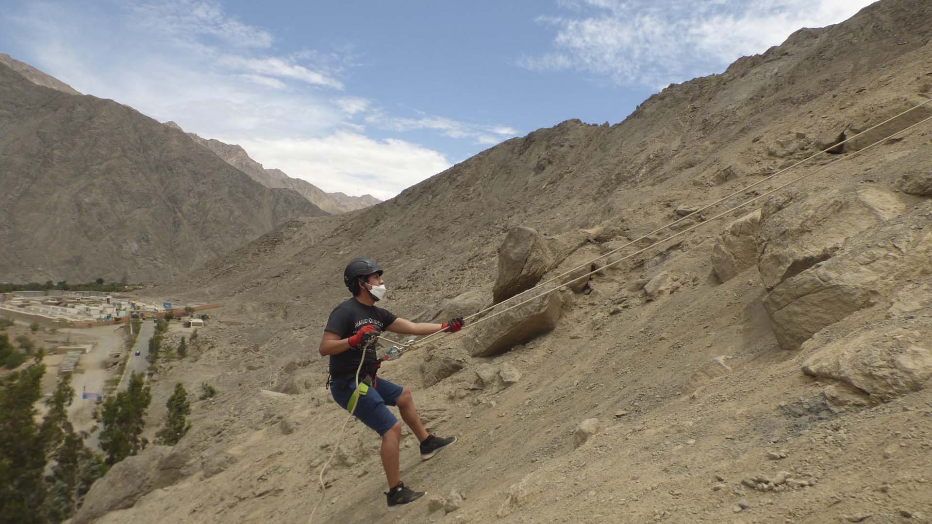 Rapel en la montaña